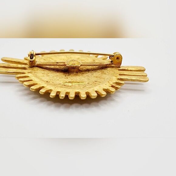 Vintage signed Gold Native thunderbird brooch - Picture 7 of 8